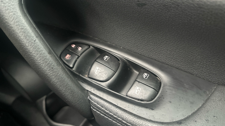 Nissan Qashqai 1.3 DiG-T N-Connecta 5dr Petrol Hatchback